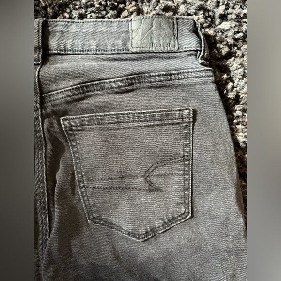 AE Mom jeans. Size 4 Short. Soft black. - Picture 8 of 9
